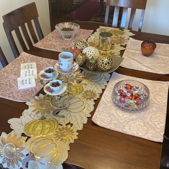 🌹Romeo Home Velvet 4pieces set Rectangular textured design and solid back pink - Picture 11 of 15